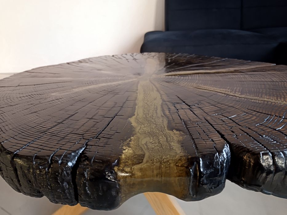 Stolik z  plastra jesionu