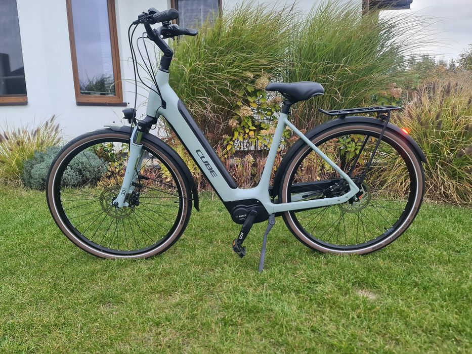 rower elektryczny  Cube Hybrid 800km