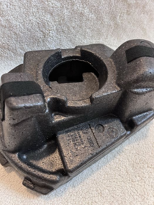 Acessorio/caixa de ferramentas para colocar dentro pneu suplente