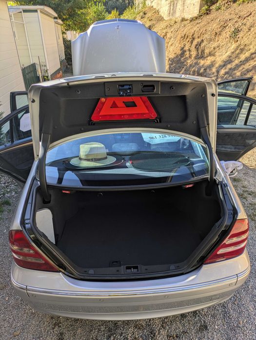 Mercedes de Garagem muito bem Estimado