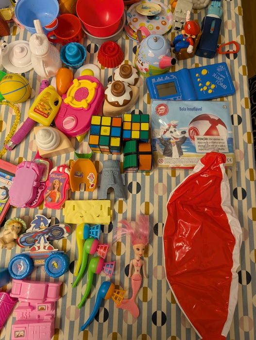 Lote de +200 brinquedos