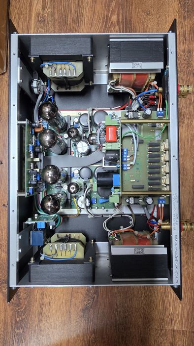 Lampowy wzmacniacz stereo Linear Audio Reserch  IA-30T