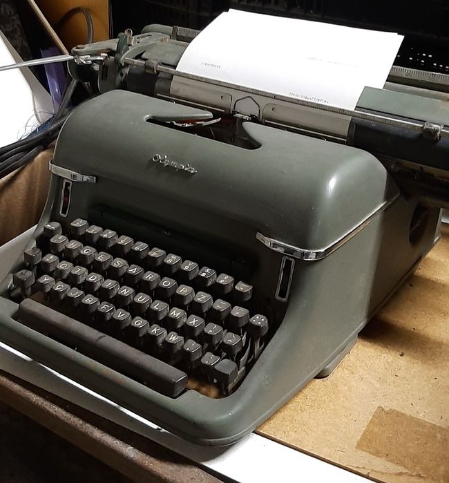 Maquina de escrever olympia