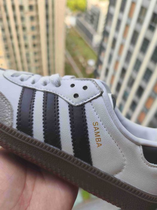 Damskie trampki Adidas, białe i szare, rozmiar 39