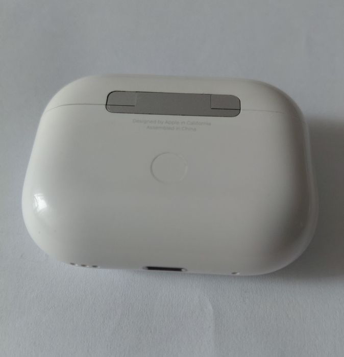 Зарядний кейс AirPods  Pro А2700.  523mAh. Б/у.