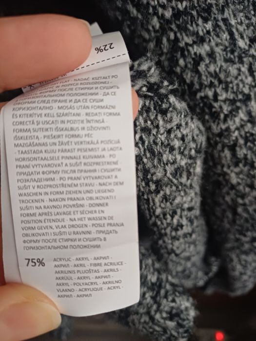 Damski sweter Reserved