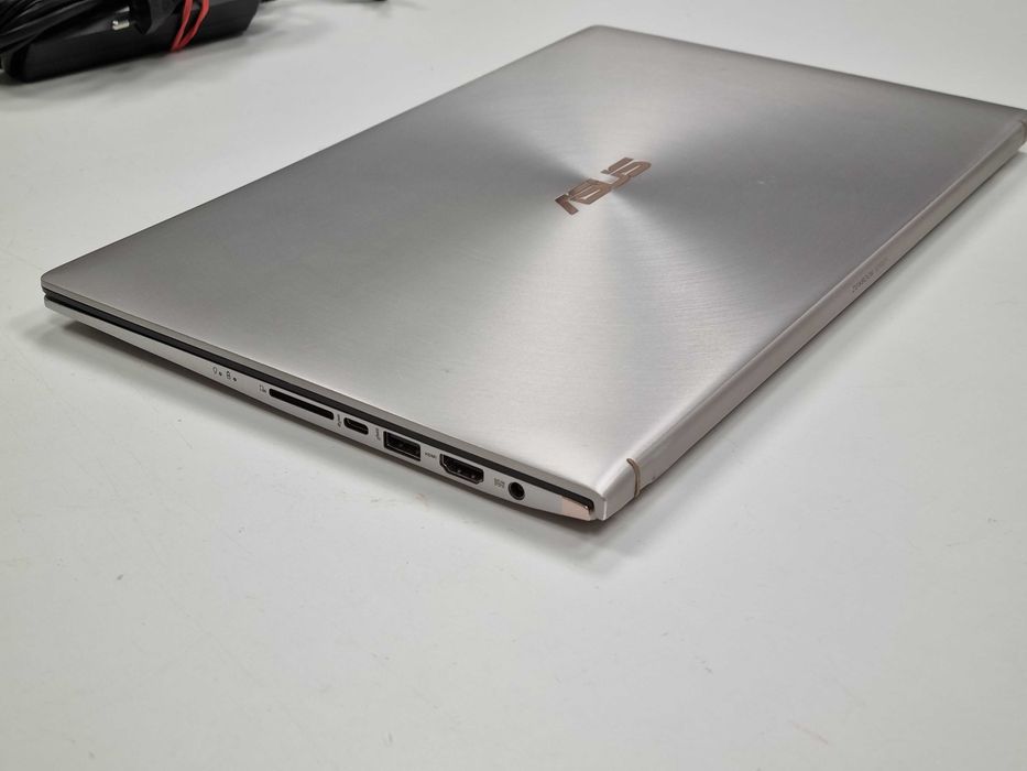 Asus UX533F • 15,6" • i5 • 8GB RAM • 256GB SSD • Dobry stan
