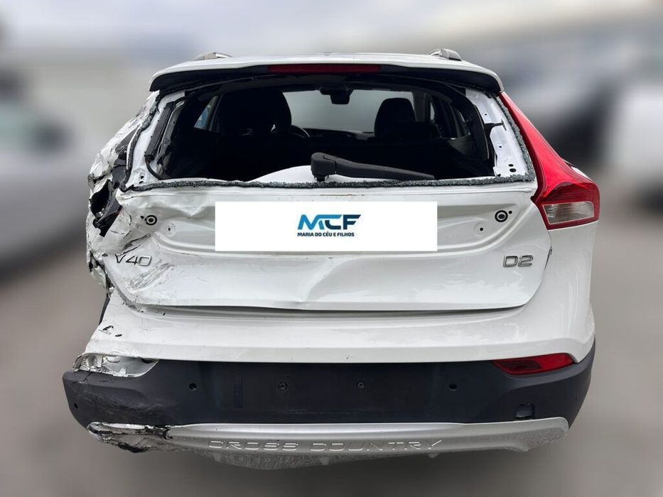 Volvo V40 Cross Country 2.0 D2 de 2017 para peças