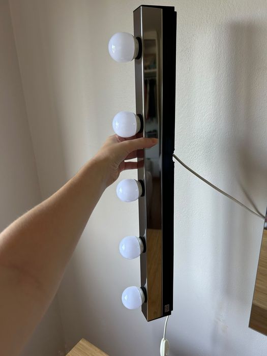 espelho com luzes ikea