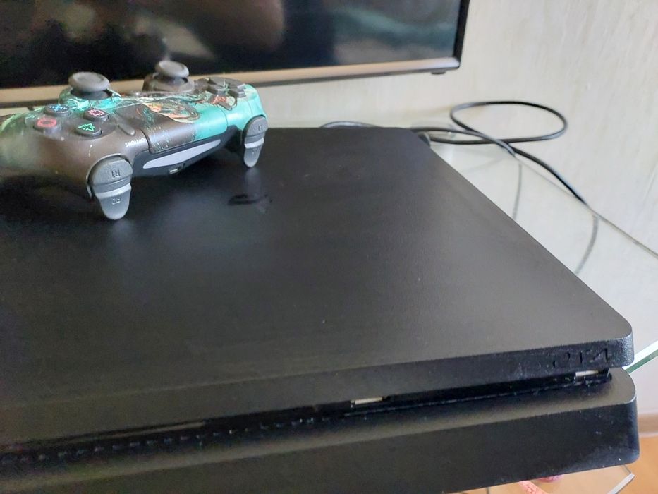 Playstation 4 slim