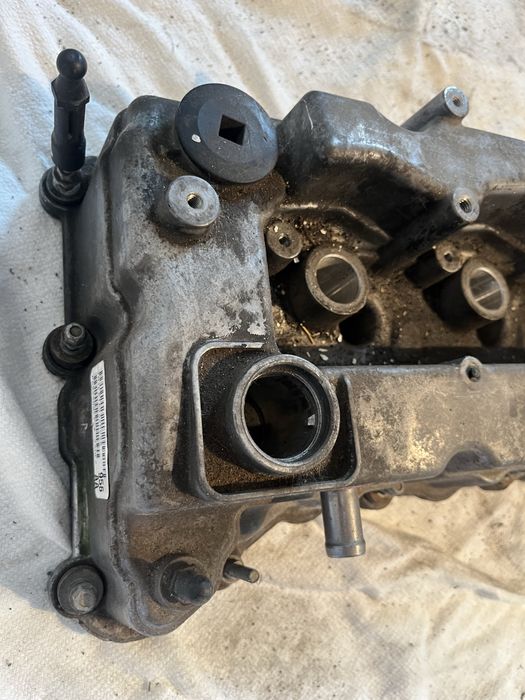 Крышка клапанная Клапанна кришка Кришка клапанів (ДВС) 05047520AE Jeep Cherokee Chrysler