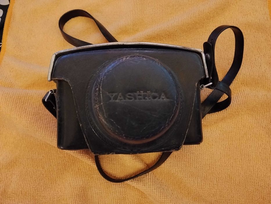 Máquina Fotográfica Yashica Minister-D