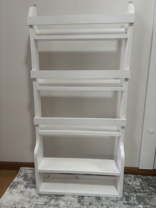 Półka na książki biblioteczka biała drewniana z szufladkami