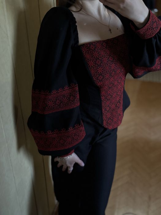 Вишиванка-корсет і штани ручної роботи