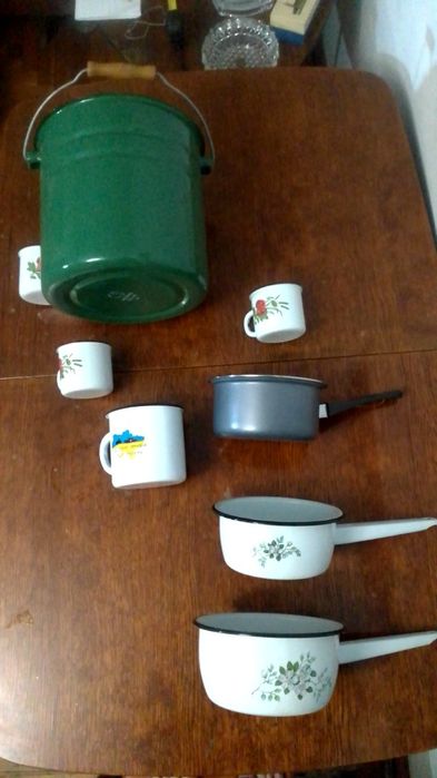 Продам кастрюлю - ведро,ковшы, кружки и друшлак , все новое. Ссср.