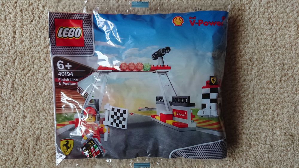 Klocki LEGO Ferrari Finish Line Podium (40194) Shell V-Power