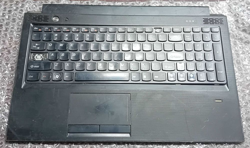 (2) palmrest z klawiatura Lenovo B575