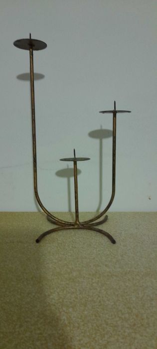 Castiçais metálicos