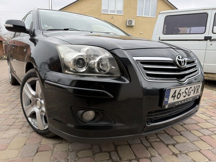 В продажі Toyota avensis
