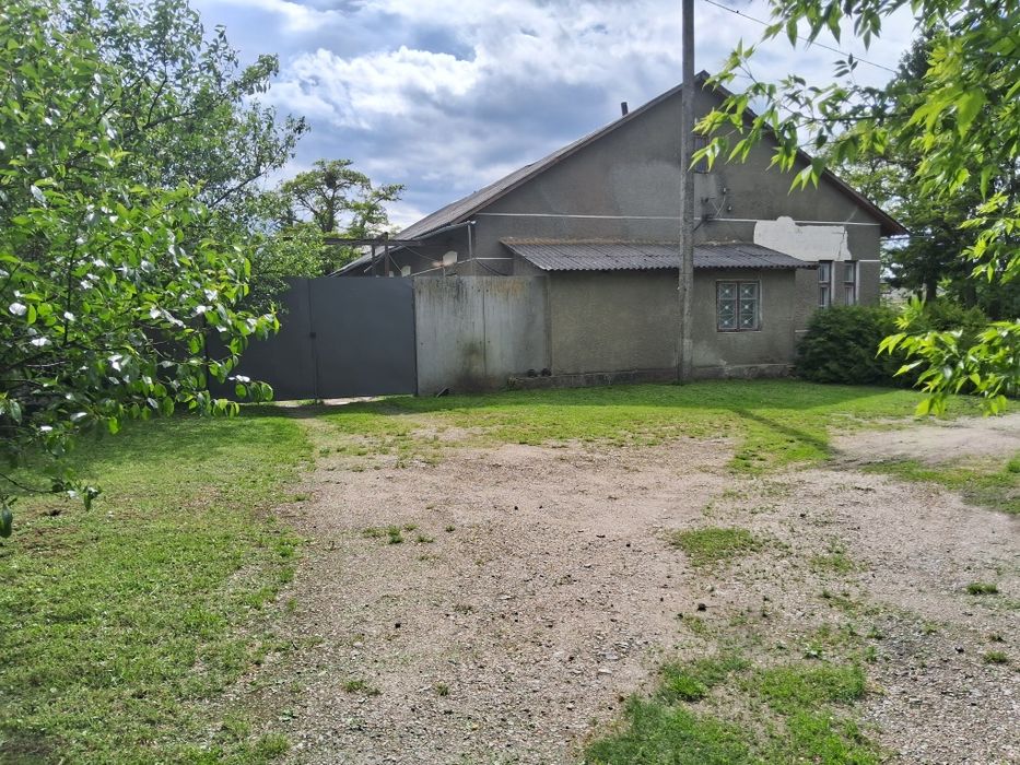 Оренда приміщення 200м2+виставковий майданчик 15сот