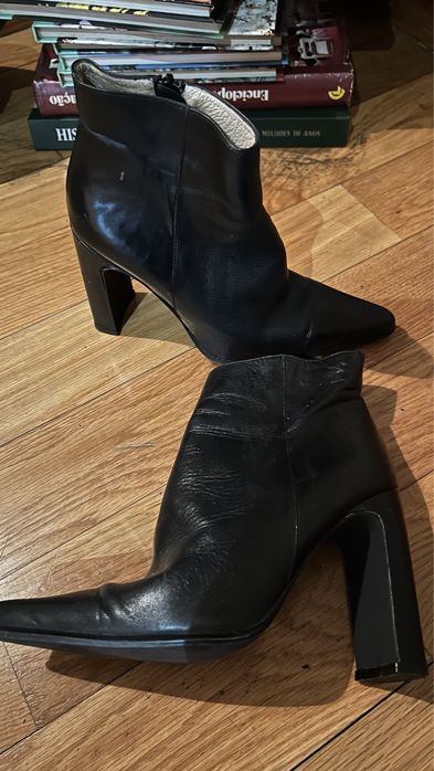 Botim de salto em pele