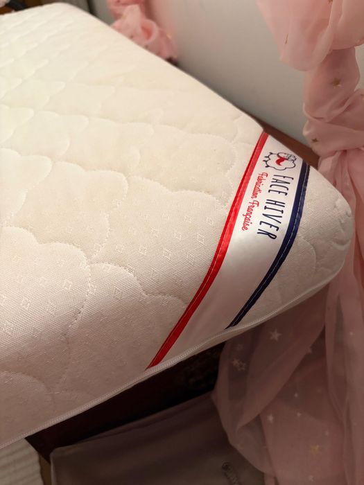 Cama bebé com colchão