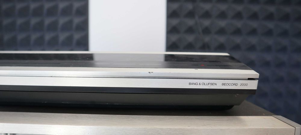 Ультратонкая сенсорная кассетная дека BANG & OLUFSEN BEOCORD 2000