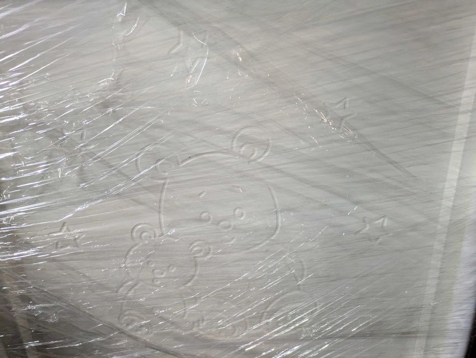 Berço de bebé - marca Ruca | oferta dos lençóis