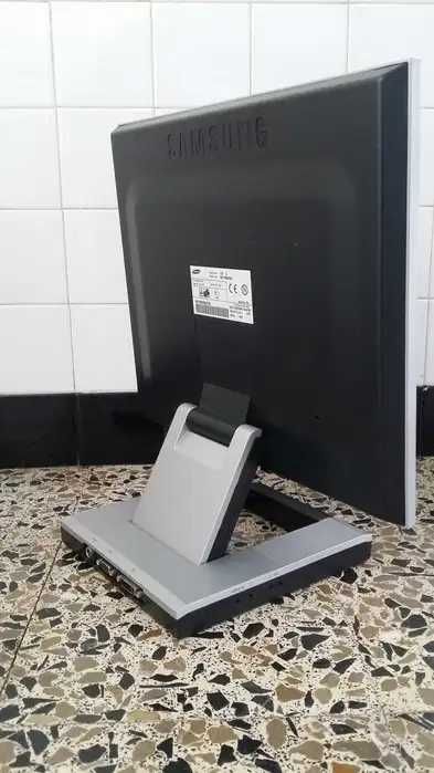Monitor Computador  Samsung 17 Polegadas +monitores na descrição - DESOCUPAR - Melhor oferta