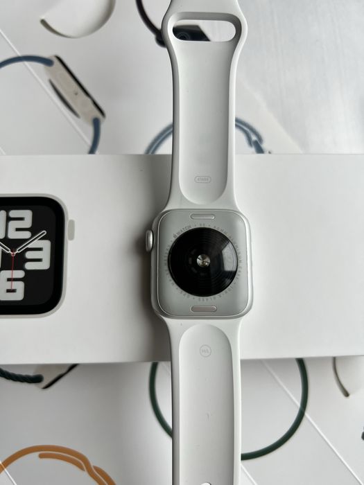 Apple watch SE 2, silver aluminium case 40 мм
