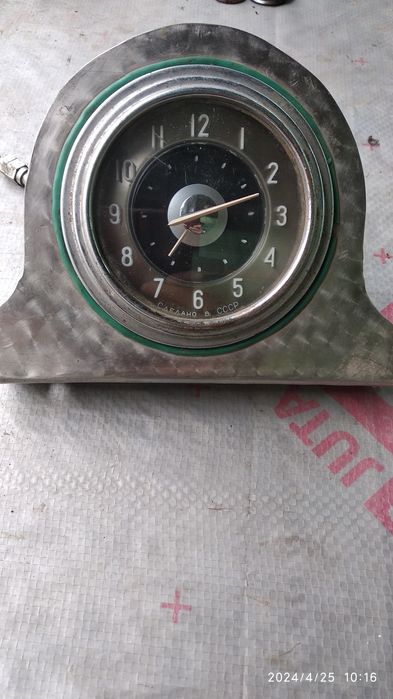 Годинник з автомобіля Волга