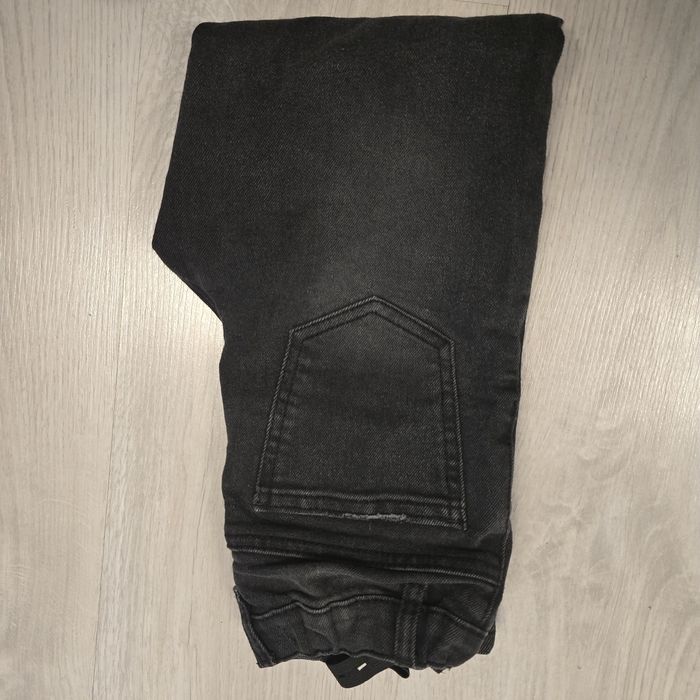 Czarne jeansy chłopięce z regulacją rozm. 122 Sinsay. Super stan