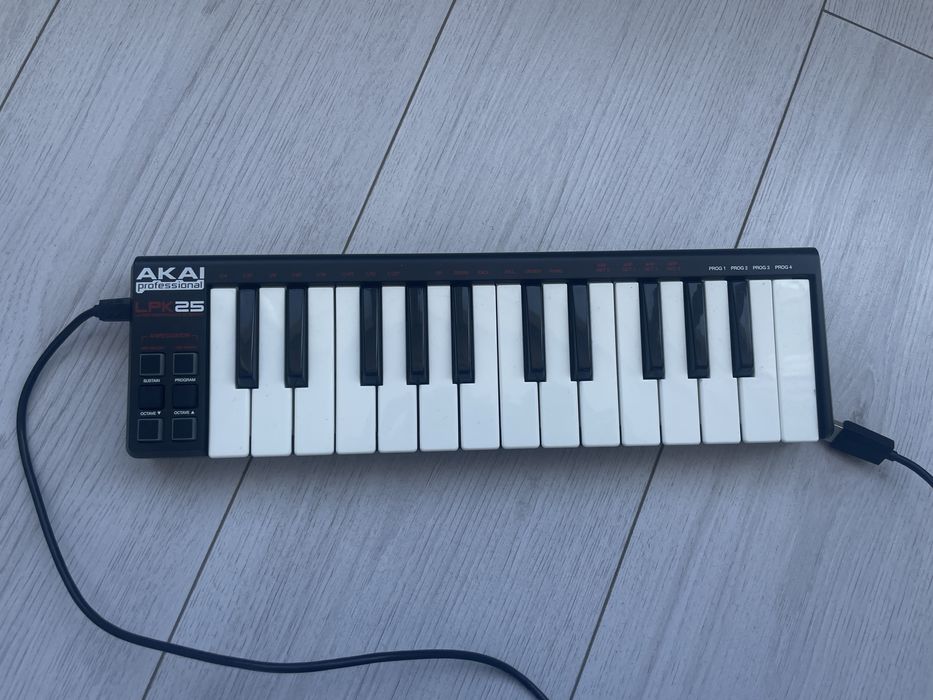 Midi клавіатура AKAI LPK22