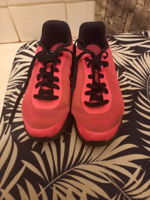 Nike     Air  ..