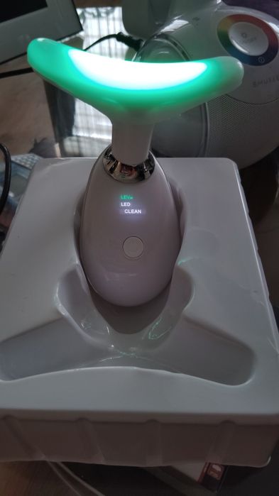 Masażer twarzy profesjonalny 3 tryby pracy