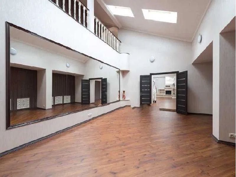 Оренда 3-х рівневого пентхауса 555 м² в центрі Києва, вул. Ковпака 17