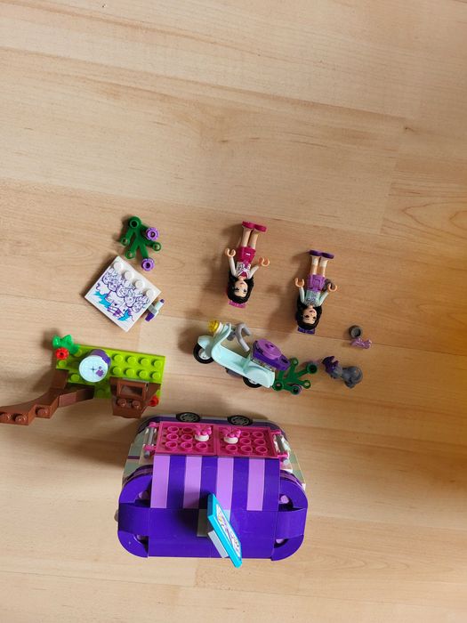 Klocki Lego Friends Stoisko z rysunkami Emmy, nr 41332