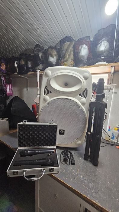 Coluna de som portátil bluetooth e microfone