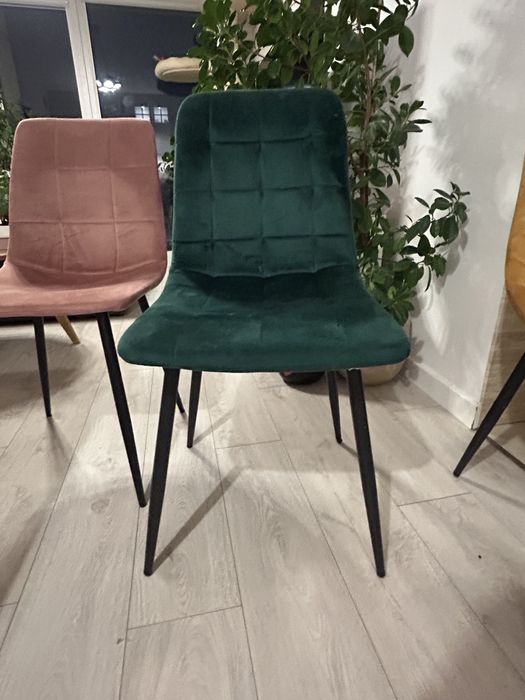 Krzesła różne kolory REZERWACJA