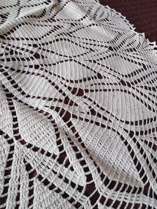 Biały obrus szydełkowy 88 cm