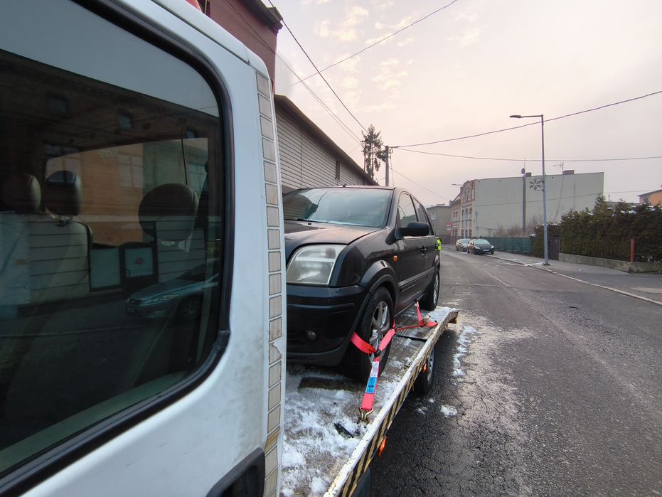 Laweta holowanie transport pomoc drogowa