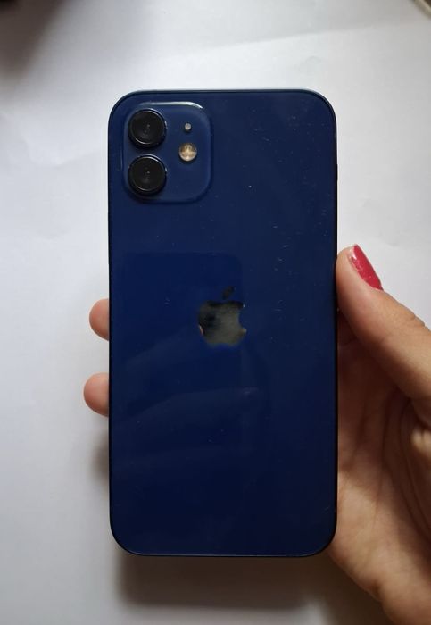 Granatowy iphone 12