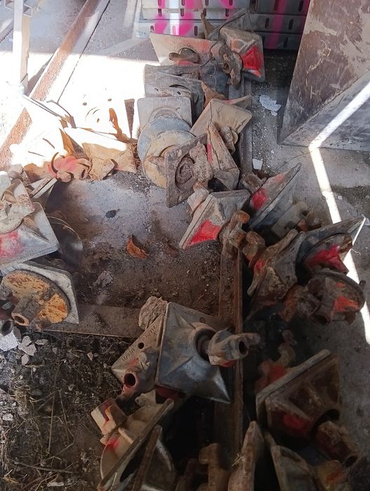 Nakrętki do ściągów szalunkowych