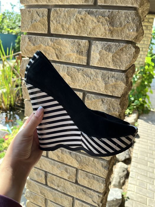 продам туфлі на платформі