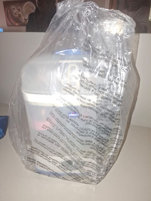 Esterilizador Elétrico Chicco 2 em 1 NOVO + 4 Biberões NOVOS