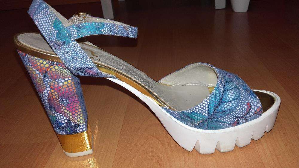 Sandálias salto alto (última baixa de preço)