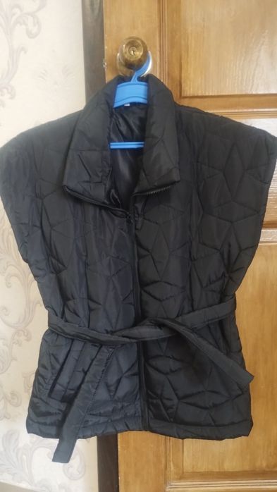 Жіноча желетка 42 розміру