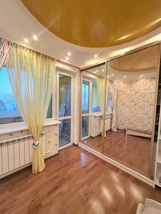 3-к квартира на Гвардейцев Широнинцев