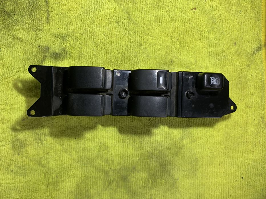 Блок управлением стеклоподъемникиком Mitsubishi Outlender 2003-2008