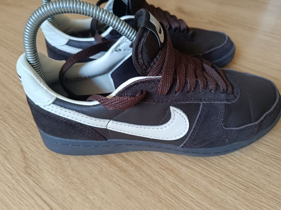 Sapatilha Nike castanha
